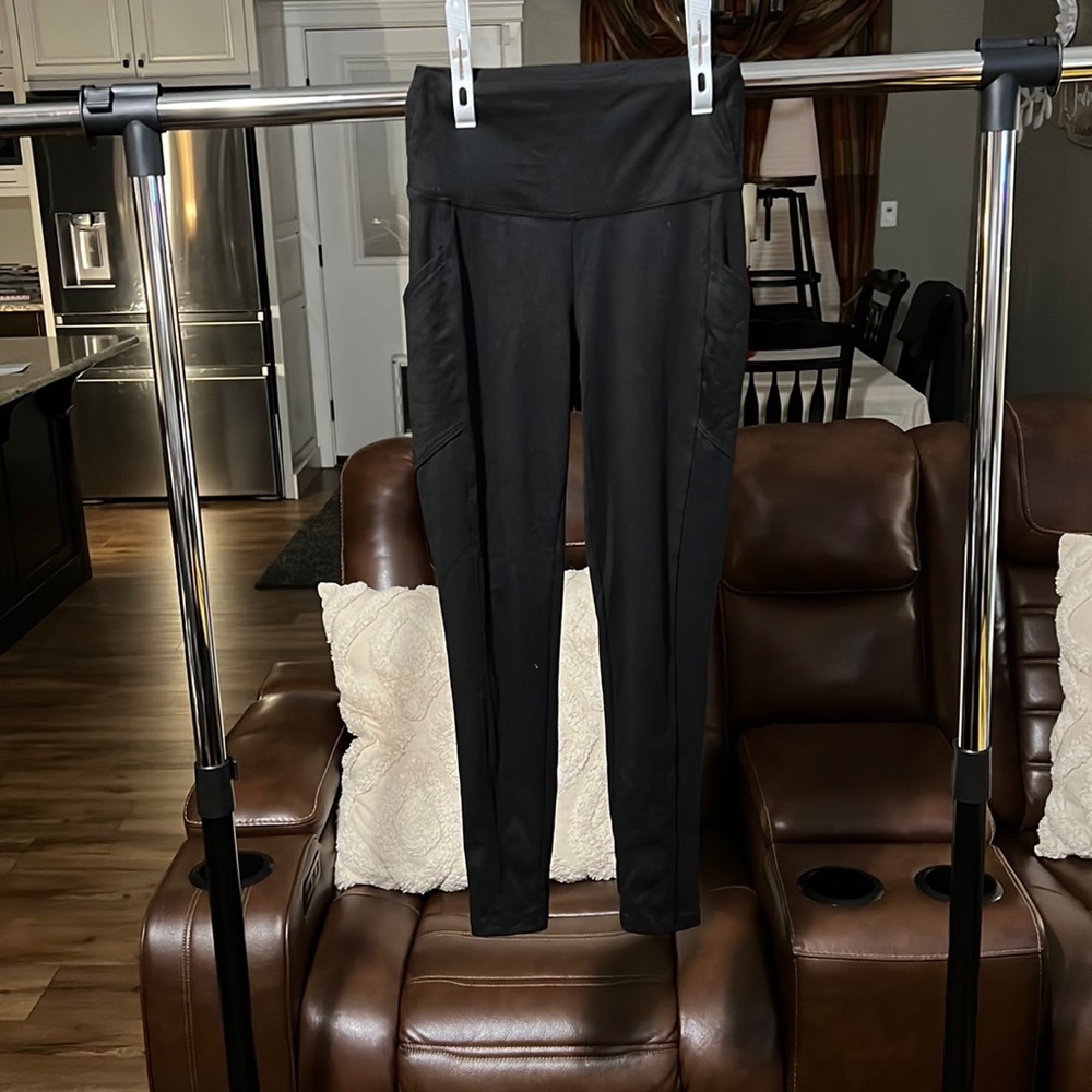 Small Zenana black leggings w/side pockets